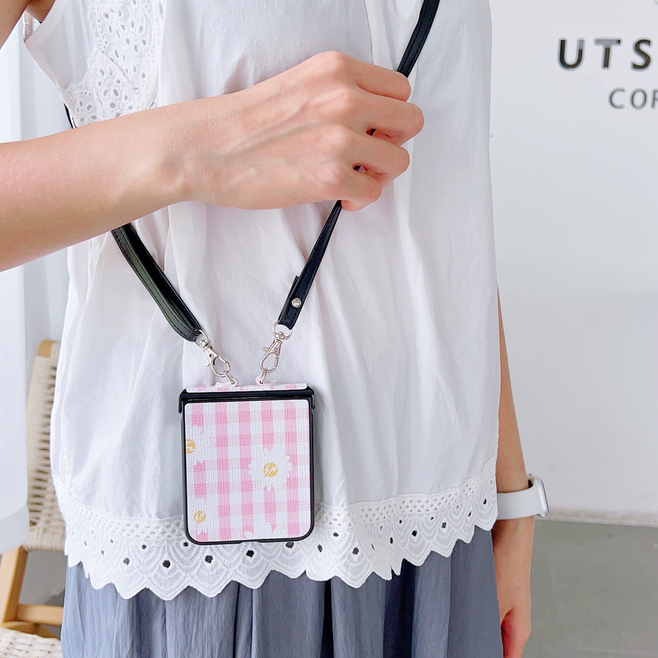 For Samsung Galaxy Z Flip6 5G Flower and Grids Pattern PU Leather Coated PC Phone Cover with Crossbody Strap - Pink+White For Samsung Galaxy Z Flip6 5G Flower and Grids Pattern PU Leather Coated PC Phone Cover with Crossbody Strap - Pink+White